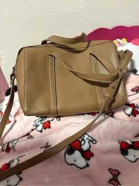 Classic Tan Leather Crossbody Bag